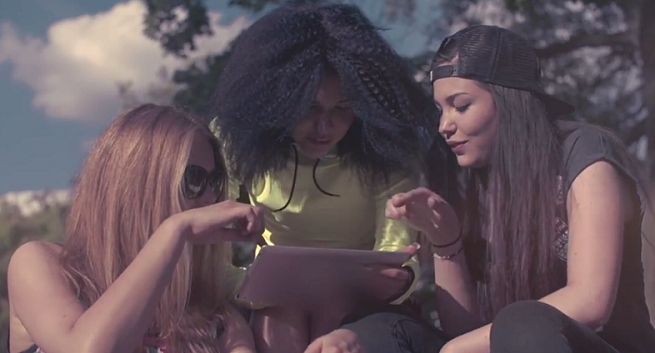 Allegro w letnim rytmie reklamuje mobilny dostęp (wideo)