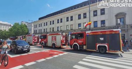 Pożar w lokalu gastronomicznym w centrum Warszawy. Paliła się prasa do opakowań