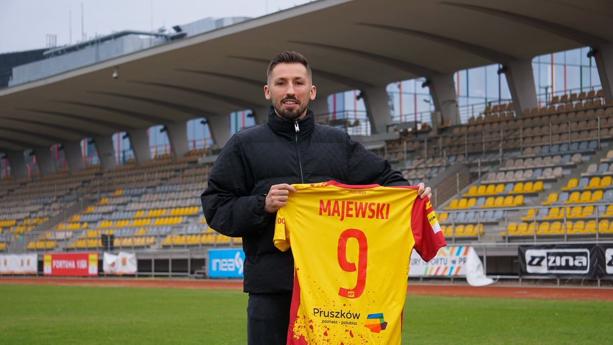 Zdjęcie okładkowe artykułu: Twitter / Znicz Pruszków / Na zdjęciu: Radosław Majewski został nowym zawodnikiem Znicza Pruszków