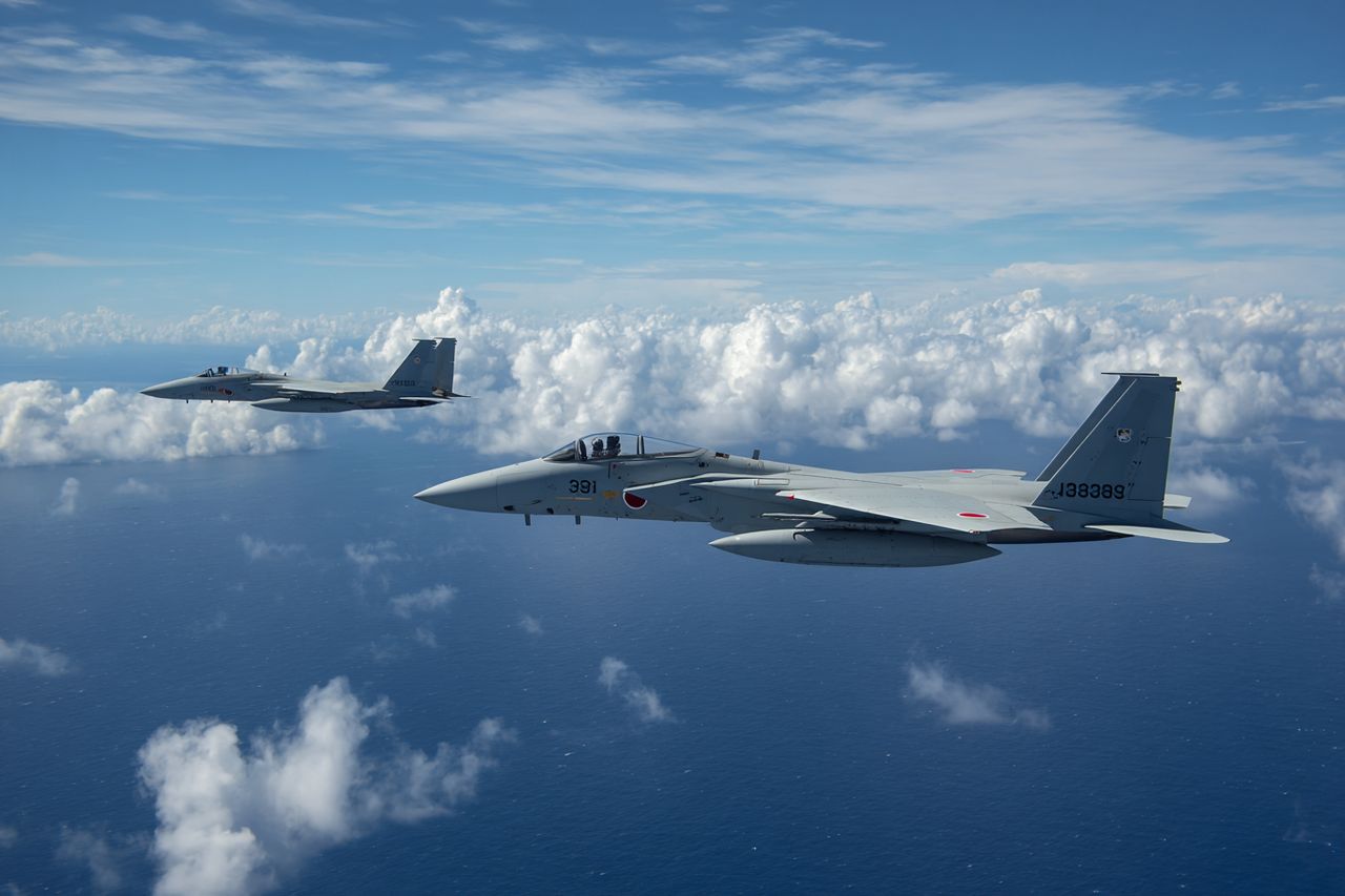 Chińskie myśliwce "namierzyły" japońskie samoloty. Tokio ostro protestuje, napięcie rośnie