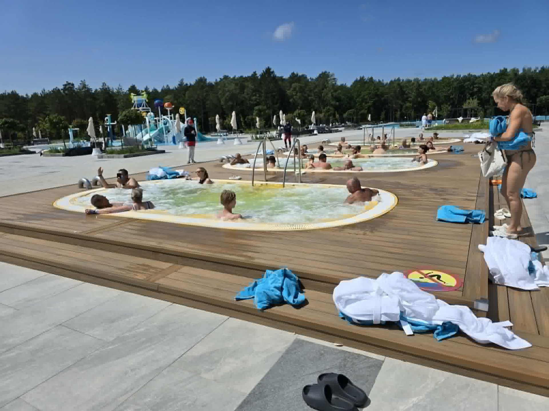 Zewnętrzne jacuzzi w hotelu. Obsługa kazała opuścić strefę