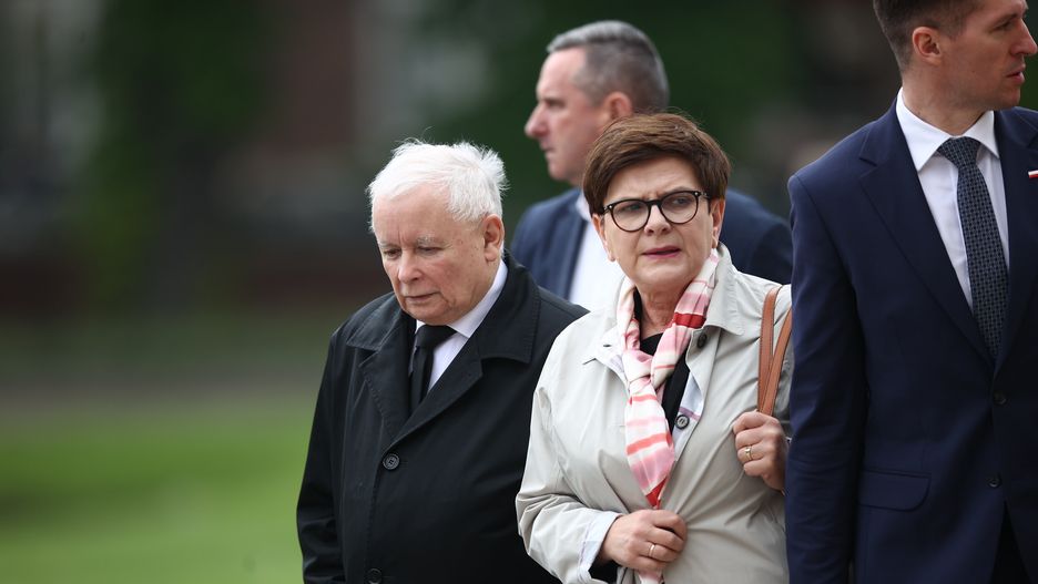 Prawo i Sprawiedliwość, jak pokazują najnowsze sondaże, nie zyskało na pomyśle 800 plus.