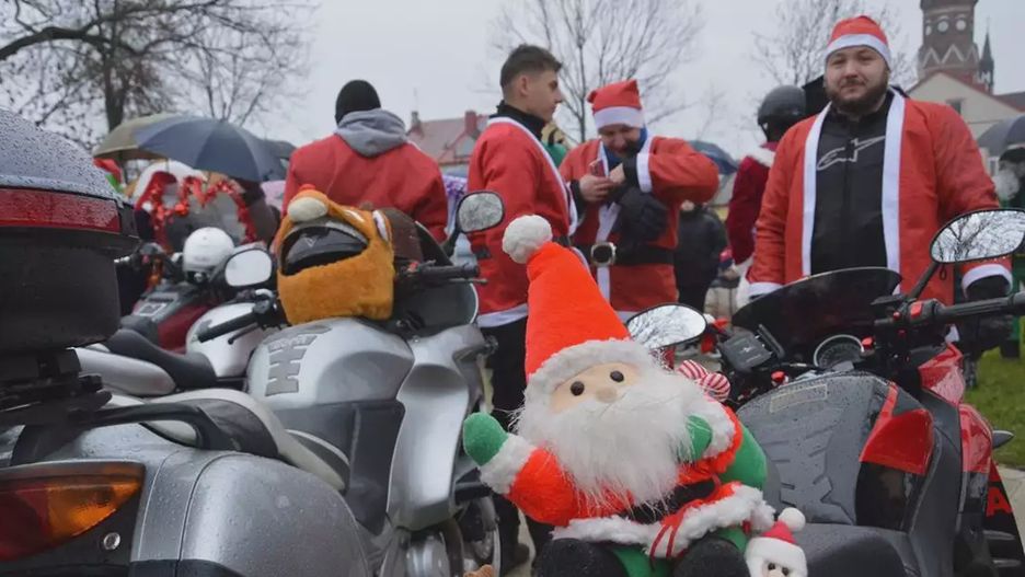 Moto Mikołaje na rozwadowskim rynku