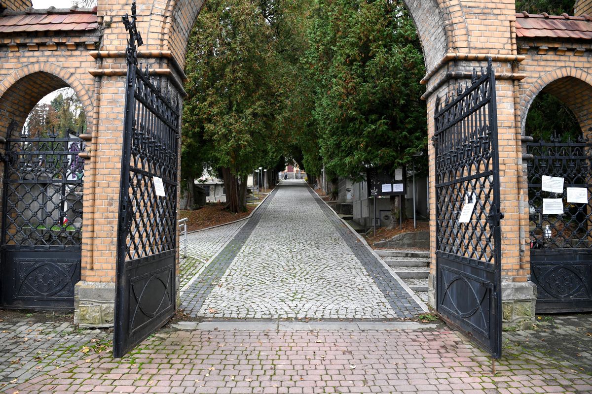 Przemyśl. Koronawirus w Polsce. Cmentarz komunalny pozostaje otwarty