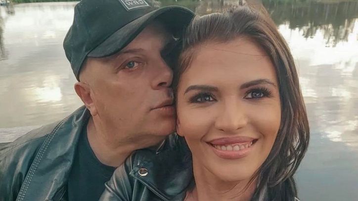 Krzysztof Skiba i jego młodsza o 26 lat ukochana migdalą się niczym nastolatkowie w balii