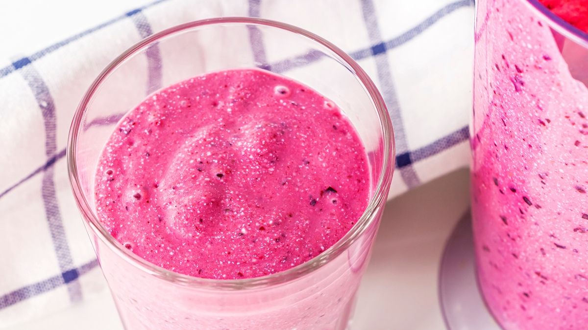 Shake truskawkowy z serka wiejskiego