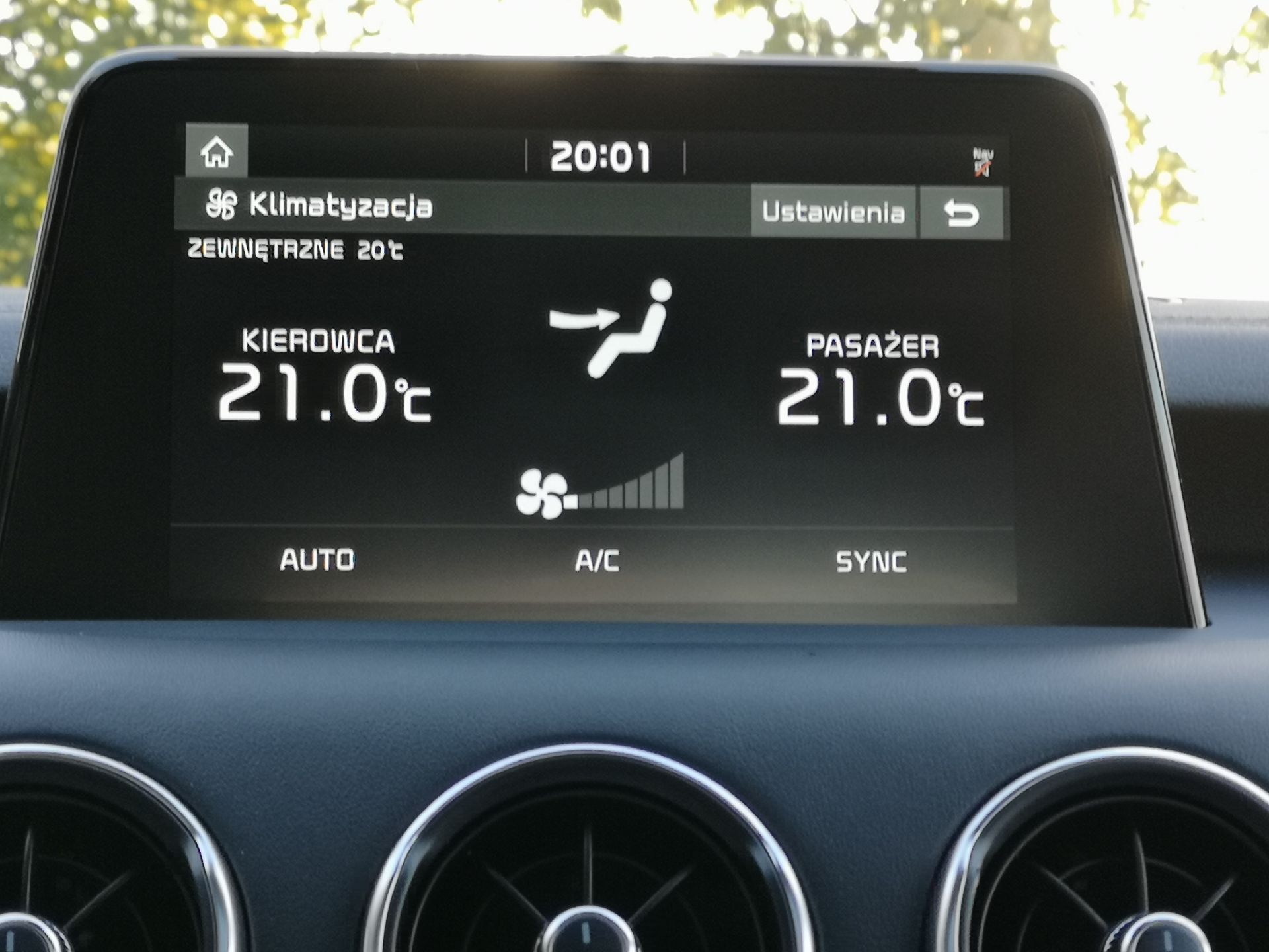 Krótki test Kia Stinger GT Line: Wspomaganie parkowania i audio Harman Kardon 8