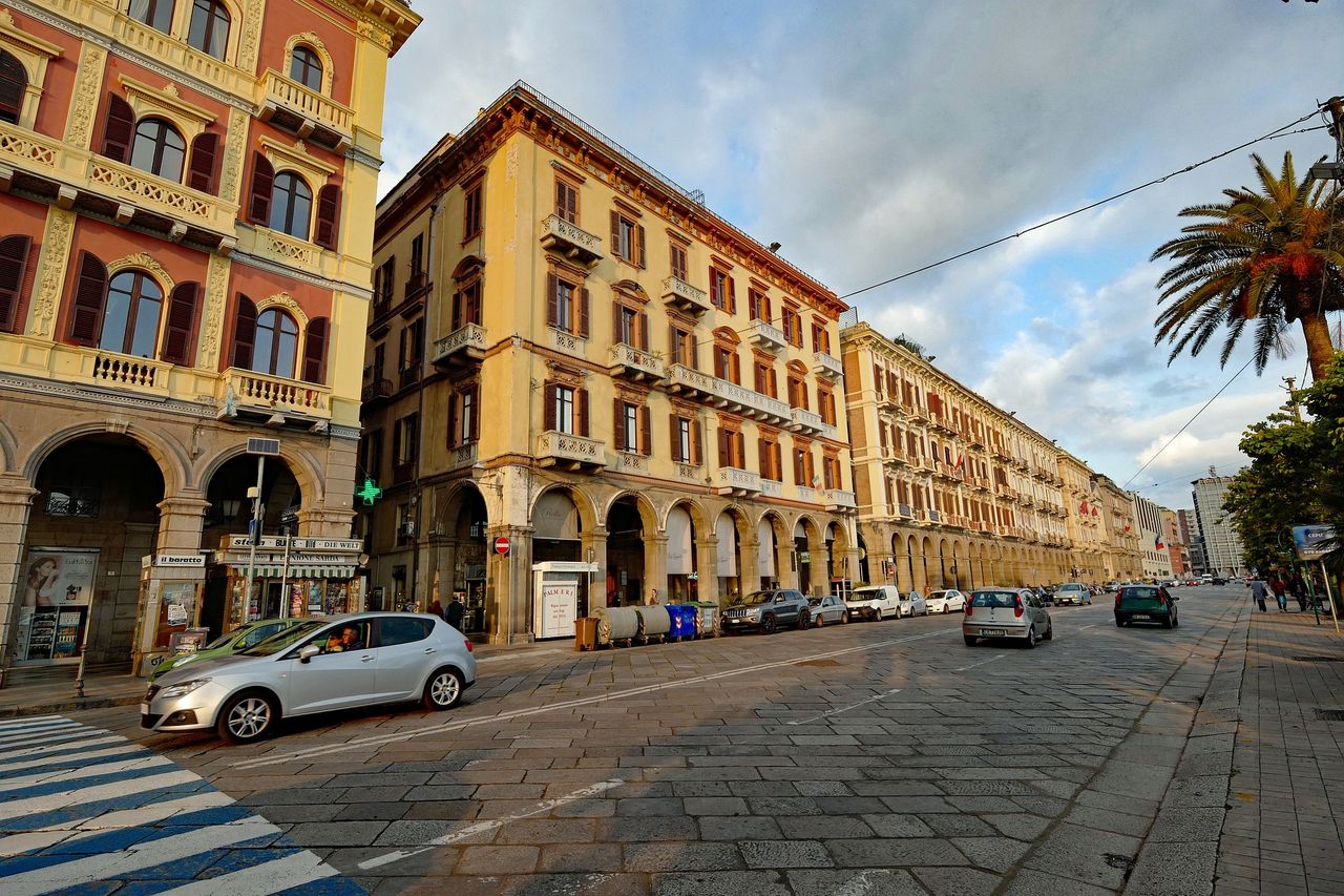 Burmistrz Jaworzna wypadł z okna hotelu na Sardynii.