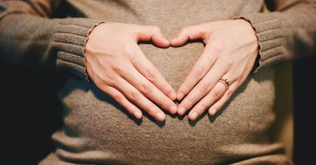 Kobiety w ciąży bardziej narażone na ciężki przebieg COVID-19.