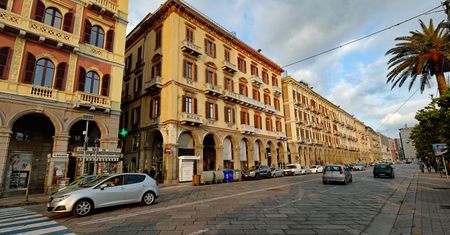 Burmistrz Jaworzna wypadł z okna hotelu na Sardynii.