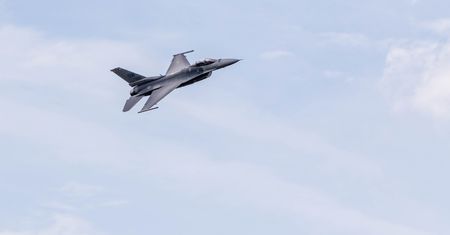 Ukraińscy piloci będą latać F-16? USA sprawdzają jak szybko mogą się tego nauczyć