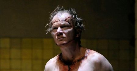 Przerażająca metamorfoza - Eryk Lubos jako twór Frankensteina w sztuce Lindy