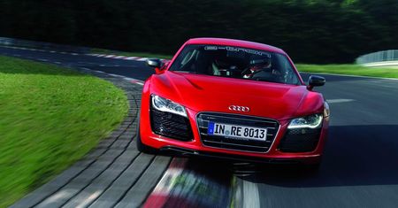 Audi R8 e-tron - oficjalna specyfikacja i rekordowy przejazd po Nürburgringu