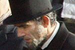 ''Lincoln'': Daniel Day-Lewis w stroju z epoki [foto]