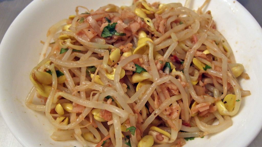 Kiełki soi smażone z dodatkiem soli