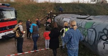 Nietypowa akcja w Rzeszowie. Służby szukają kota, który utknął w rurze ciepłowniczej
