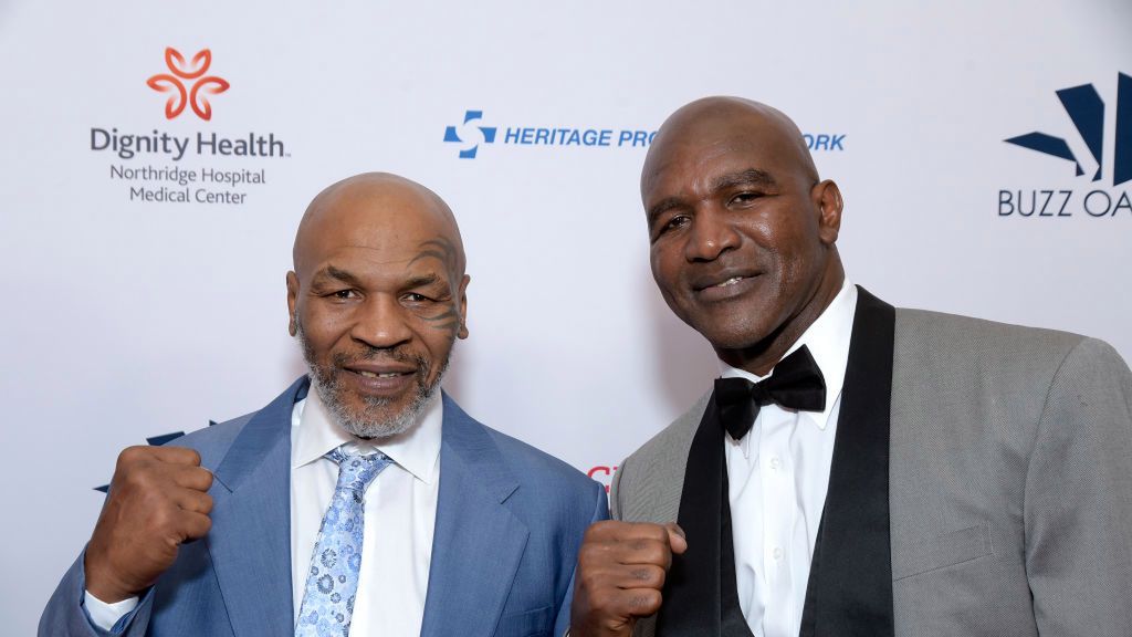 Getty Images / Michael Tullberg / Na zdjęciu od lewej: Mike Tyson i Evander Holyfield