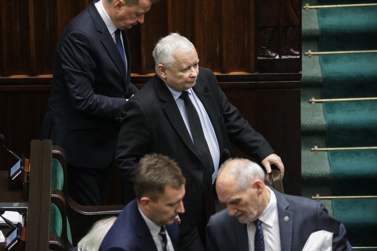 W PiS nabierają wody w usta. Ukrywają prawdę przed Kaczyńskim