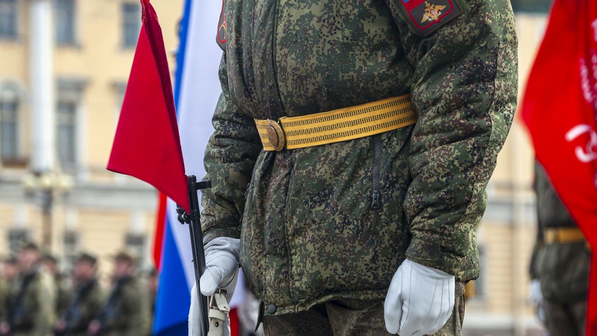 Field military uniform of Russian soldier at parade rehearsal against the background of the colors of the national flag.
Field military uniform of Russian soldier at parade rehearsal against the background of the colors of the national flag. Details of clothing and equipment of an officer with weapon at parade training on Palace Square in St. Petersburg.
???? ??????
national, training