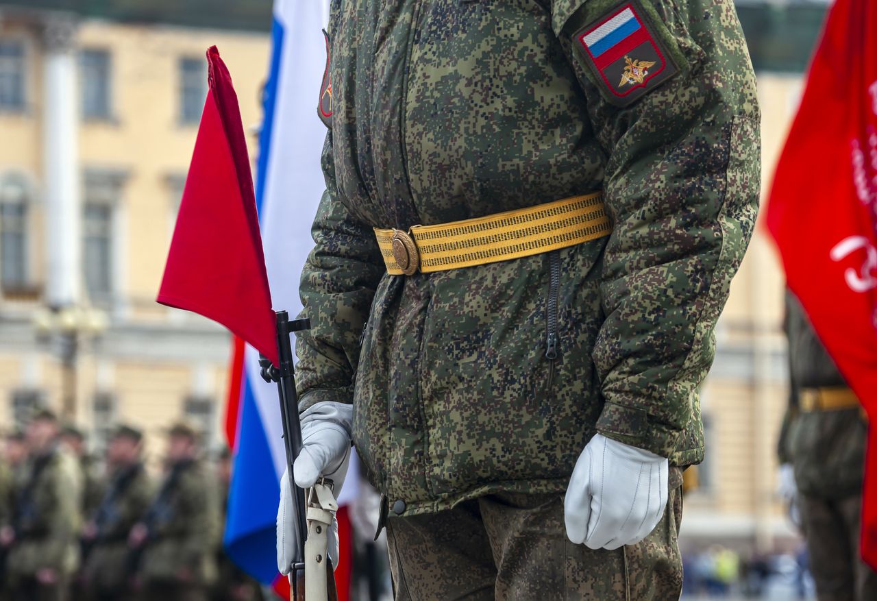 Russia pressures immigrants into military service for the Ukraine war