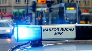 Wrocław: Poranne problemy pasażerów. Wypadek i awaria na torowisku