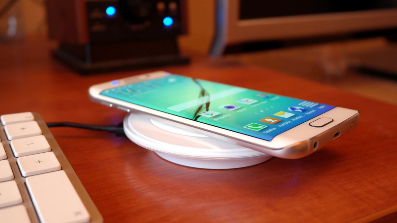 Galaxy S6 (edge) - pokrowce i ładowarka bezprzewodowa, czyli przegląd akcesoriów 19