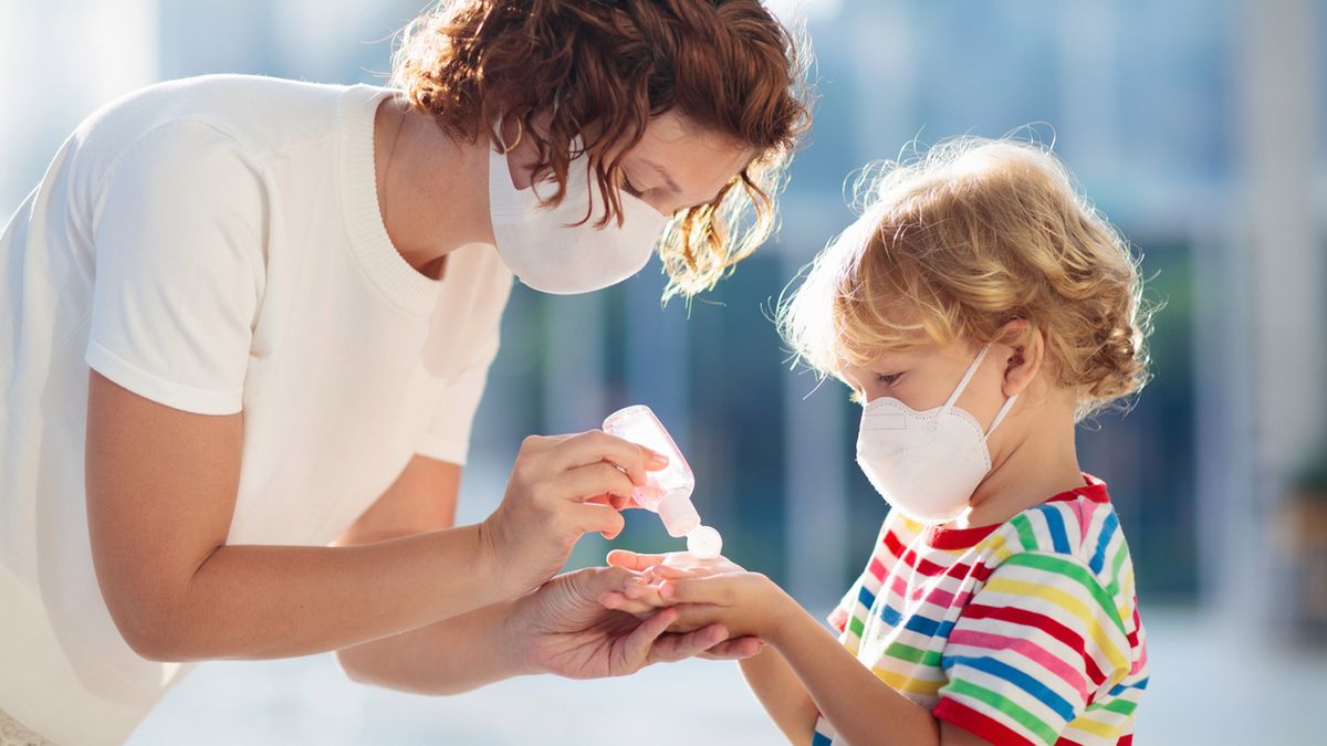 Ochrona dziecka przed koronawirusem powinna opierać się na dbaniu o higienę.