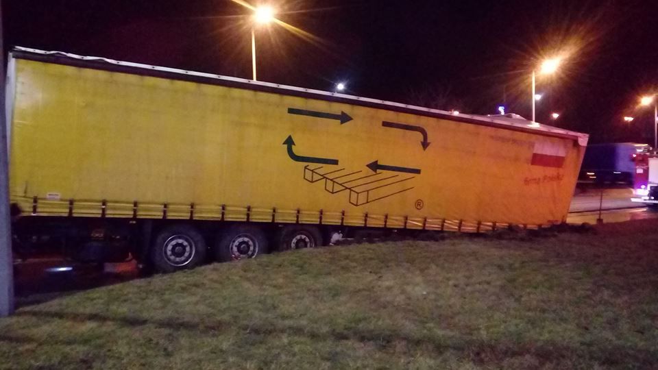Kolizja ciężarówki w Ostrowcu Świętokrzyskim