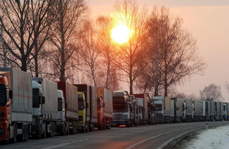 Pakiet przewozowy wchodzi w życie. Rząd zgarnie miliard, ale uderzy nie w tych, co trzeba