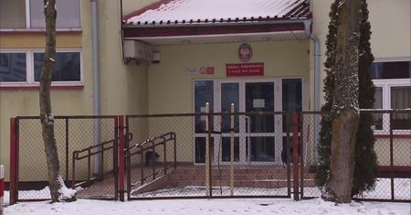 3 tysiące złotych i 30 punktów karnych. Kobieta omal nie potrąciła dzieci na pasach przed szkołą