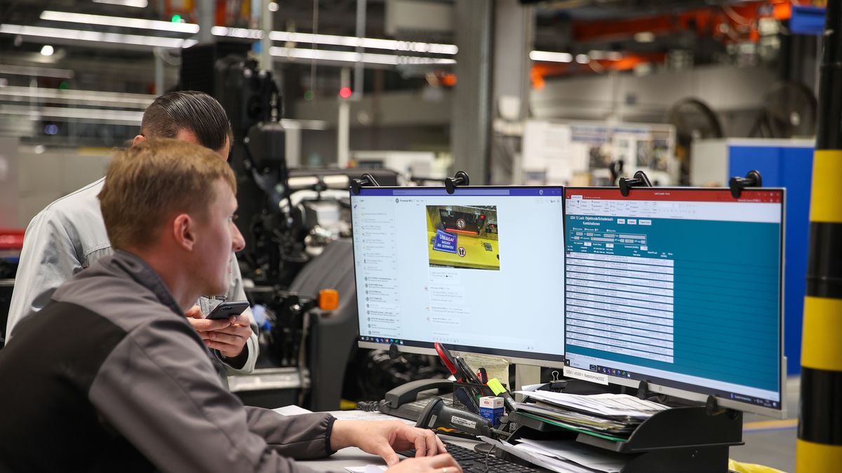 otwarcie nowych hal produkcyjnych
Niepo�omice (woj. ma�opolskie), 16.05.2023. Otwarcie nowych hal produkcyjnych w MAN Trucks w Niepo�omicach, 16 bm. (aldg) PAP/�ukasz G�gulski
�ukasz G�gulski
aut, auta, auto, ci�arowe, ci�arowych, ci�ar�wek, ci�ar�wka, ci�ar�wki, fabryka, hal produkcyjnych, hala, hale produkcyjne, MAN Trucks, maszyny, otwarcia, otwarcie, pracownicy, pracownik, produkcja, produkcyjna, samochod�w, samochody, samoch�d, sprz�t