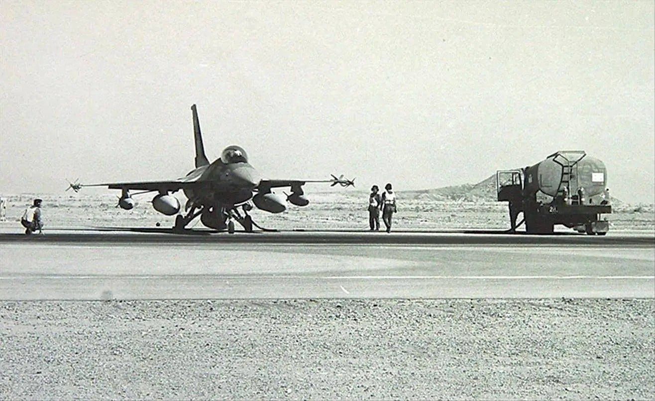 Tankowanie izraelskiego F-16 - operacja Opera