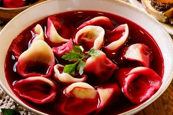 Jak zrobić barszcz świąteczny, który ma rubinowy kolor? Zdradzamy sekret