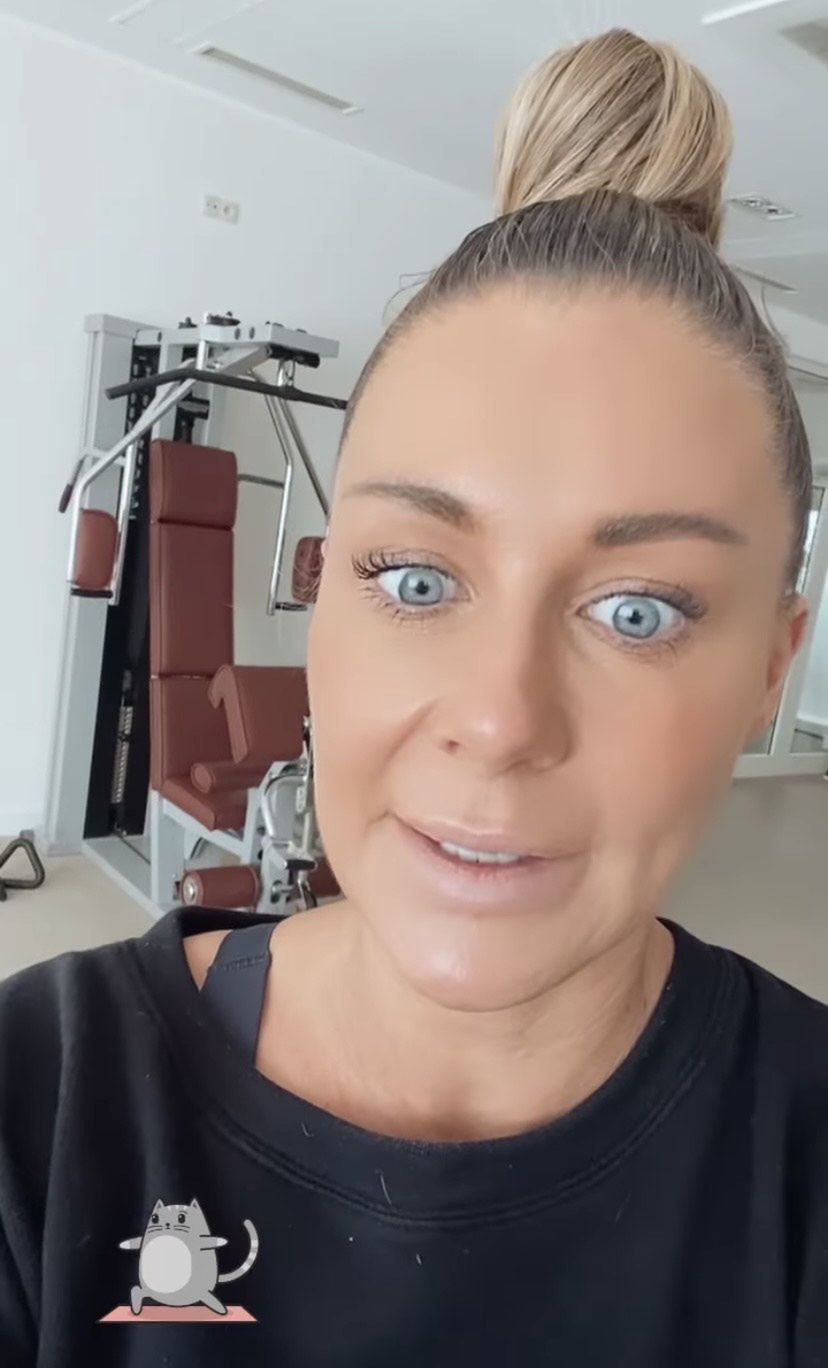 Małgorzata Rozenek wyciska siódme poty na siłowni i prezentuje UMIĘŚNIONY BRZUCH