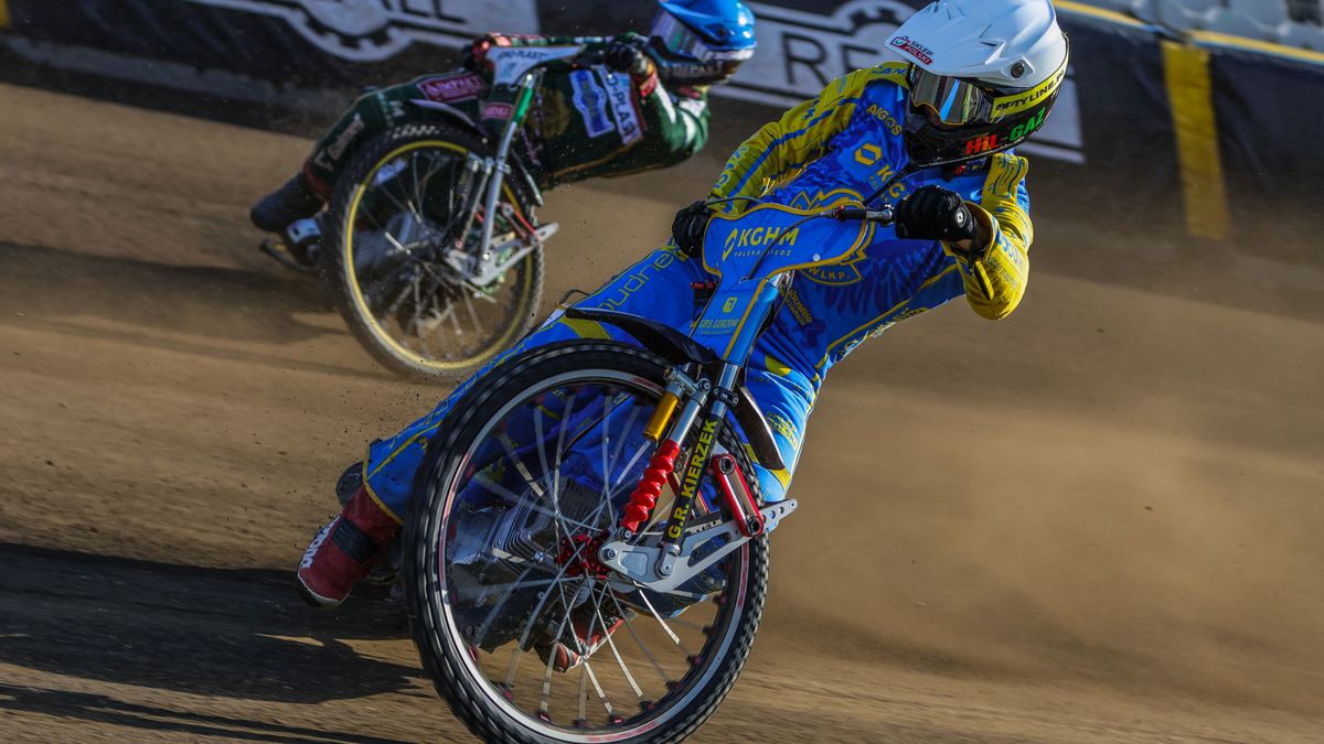 WP SportoweFakty / Patryk Kowalski / Na zdjęciu: Oskar Fajfer w kasku białym