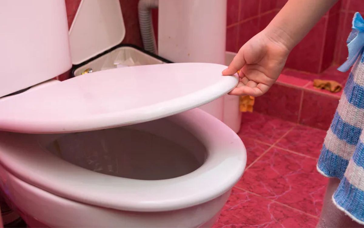 Maść rozgrzewająca może być przydatna do wyczyszczenia toalety