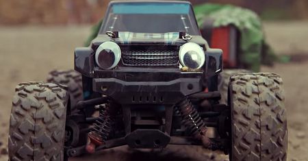 Film dnia: Toy Story w rzeczywistości. Drony i zdalnie sterowane auto ratują pluszowego misia!