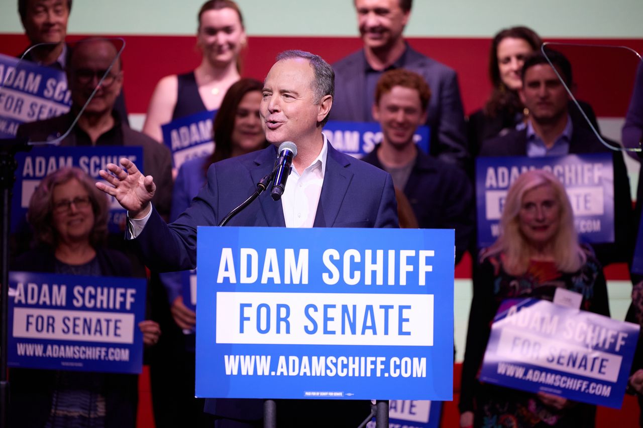 Democratic Senate candidate US Rep. Adam Schiff (C) speaks at his election night party at The Avalon in Los Angeles, California, USA, 05 March 2024. On 'Super Tuesday,' voters in 16 states and one US territory cast their ballots for presidential candidates in the 2024 United States primary elections. EPA/ALLISON DINNER Dostawca: PAP/EPA.