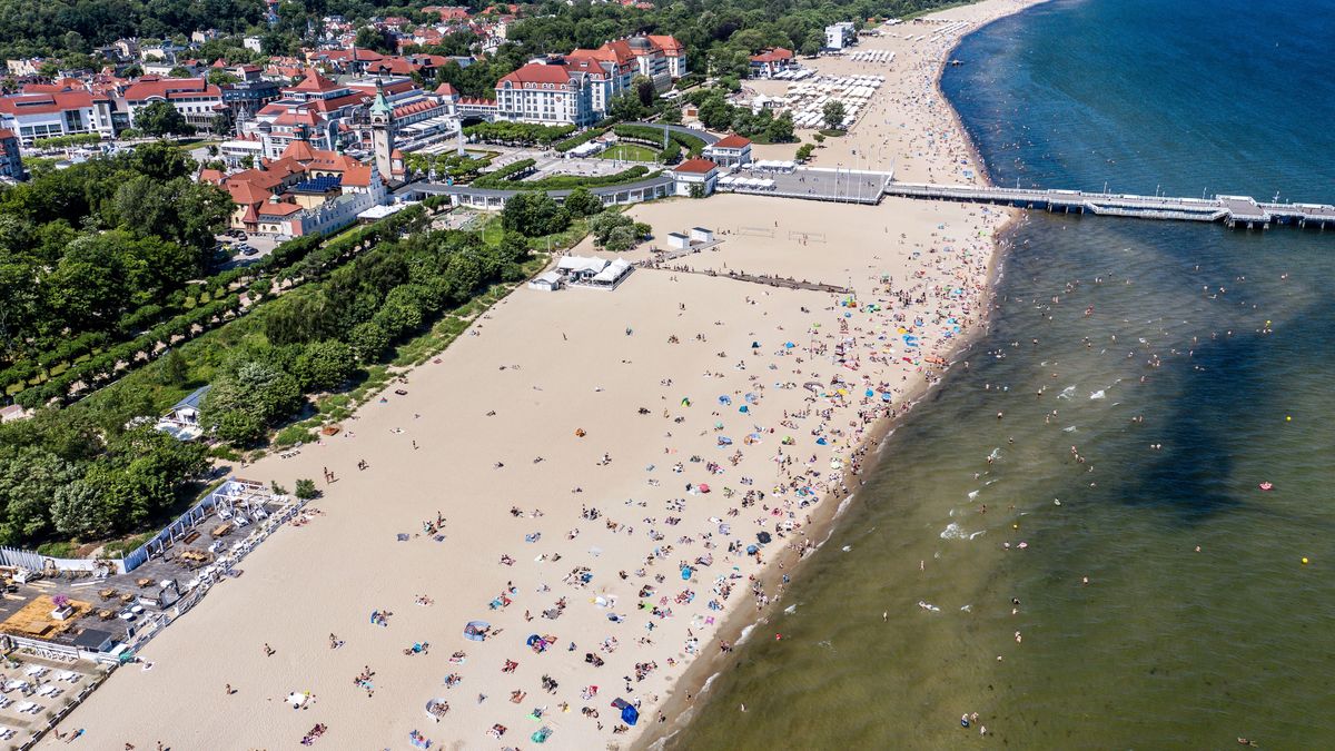Na nadbałtyckich plażach wolnego miejsca jest mnóstwo.