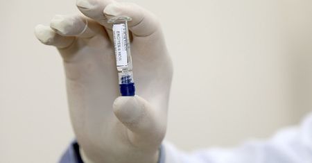Hakerzy z Rosji i Korei Północnej atakują firmy pracujące nad szczepionką na COVID-19