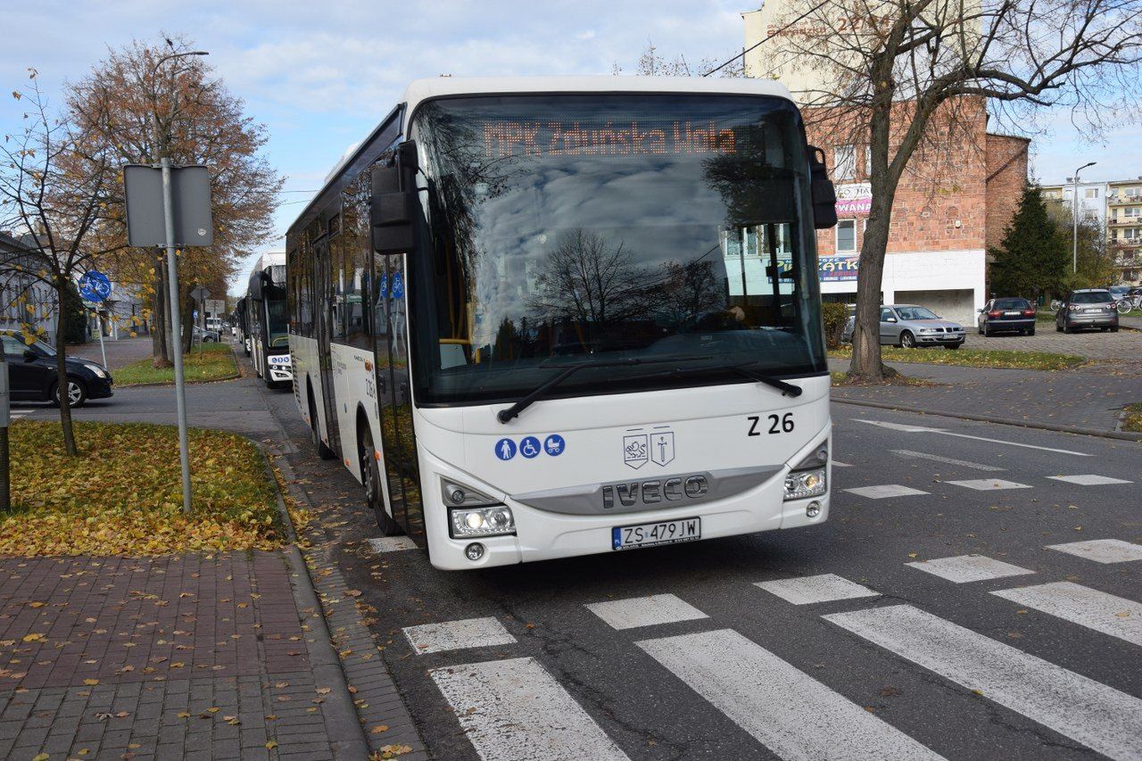 Parada autobusowa przejechała przez miasto z okazji 200-lecia Zduńskiej Woli