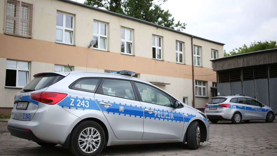 Poznań. Policjanci zatrzymali 18-latka. Groził nożem dostawcy pizzy / foto ilustracyjne