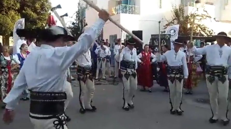 Górale tańczą na Dżerbie. Przyjechali do Tunezji na międzynarodowy festiwal