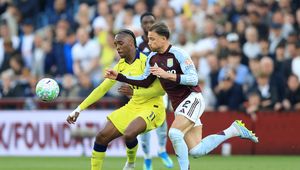 Tottenham łapie tlen w Premier League. Matty Cash pokazał klasę tuż przed końcem