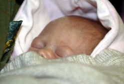 Coraz więcej dzieci z małżeństw. Samotność matki pod lupą