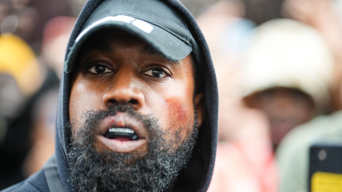 Celebrity Sightings - Paris Fashion Week - Womenswear Spring/Summer 2023 - Day Seven
PARIS, FRANCE - OCTOBER 02: Kanye West aka Ye is seen wearing a Balenciaga boxing mouthguard, outside Givenchy, during Paris Fashion Week - Womenswear Spring/Summer 2023 - Day Seven on October 02, 2022 in Paris, France. (Photo by Edward Berthelot/GC Images)
Edward Berthelot