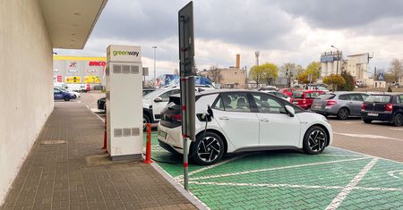 Europejczycy wolą elektryki od diesli. Statystyki nie kłamią