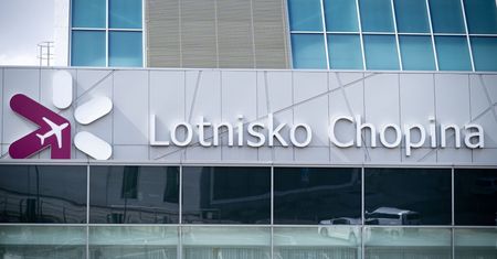 PiS chce sprzedać Okęcie? Politycy opozycji pokazują dokumenty