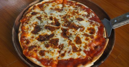 Smakuje jak z włoskiej pizzerii. Najlepszą pizzę robię bez włączania piekarnika