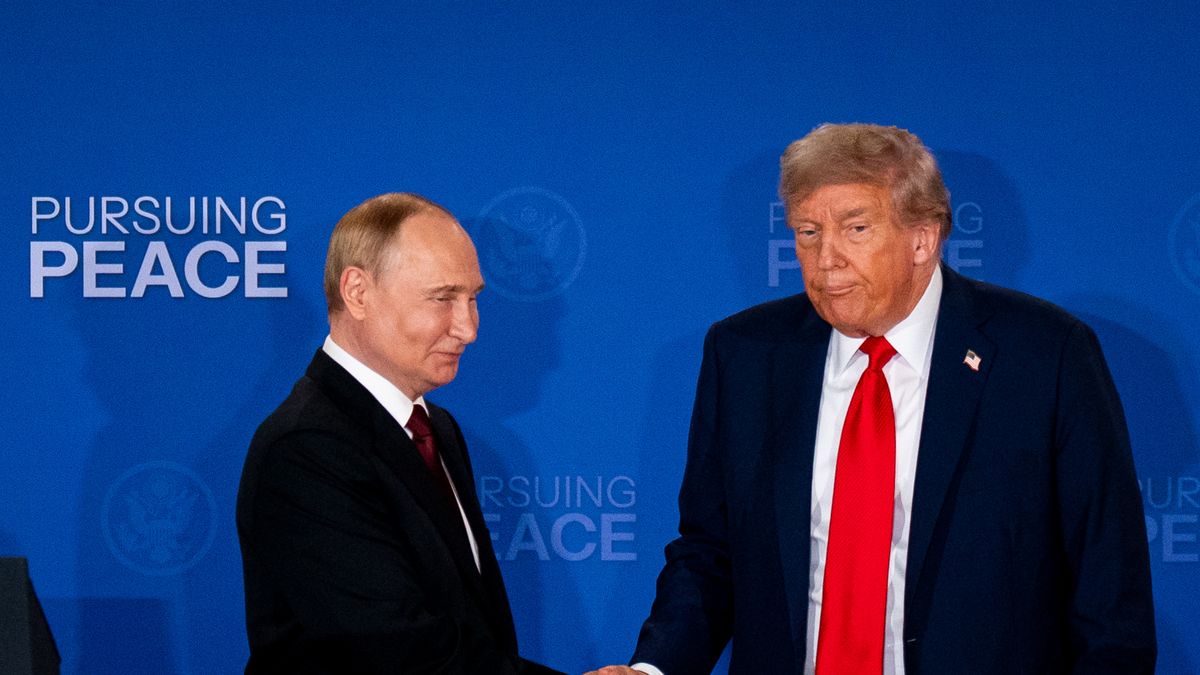 Vladimir Putin, Russia's president, left, and US President Donald Trump shake hands during a joint news conference at Joint Base Elmendorf-Richardson in Anchorage, Alaska, US, on Friday, Aug. 15, 2025. Discussions between President Donald Trump and Russian counterpart Vladimir Putin concluded after more than two-and-a-half hours at their summit in Alaska, marking their longest in-person meeting and offering a sign that by the US leader's own metric the talks have gone well. Photographer: Al Drago/Bloomberg via Getty Images